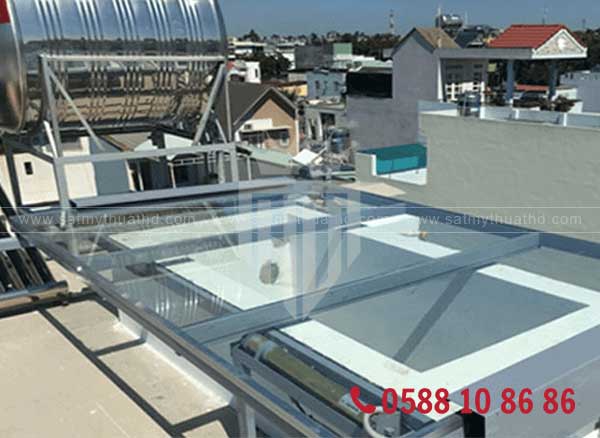 Mái kính thoát nước an toàn