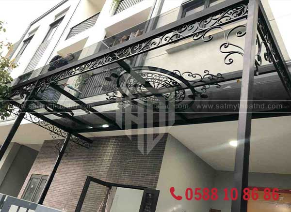 Mái kính xám khói mặt tiền nhà phố