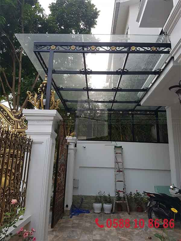 Mái kính xám khói cho nhà biệt thự