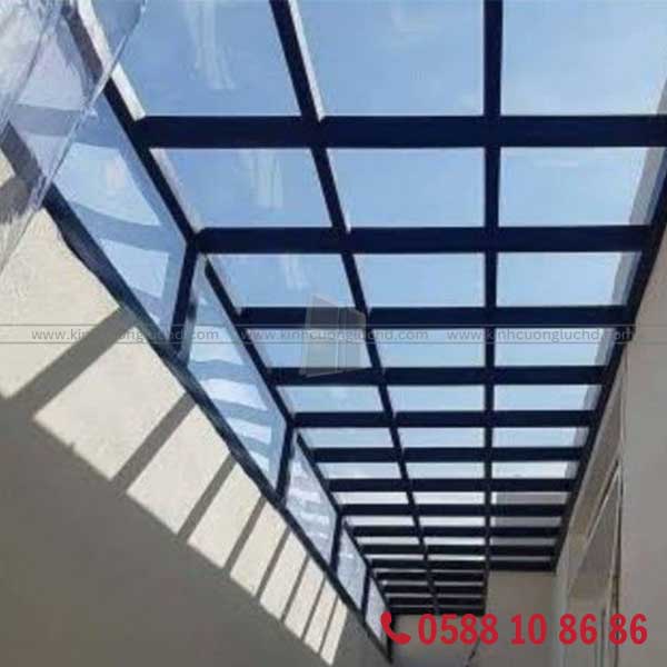 Polycarbonate cho mái kính tự động
