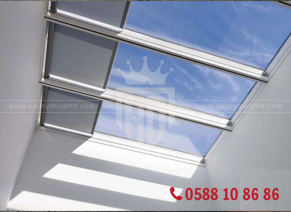  Rèm che mái kính tự động cho giếng trời nhà phố