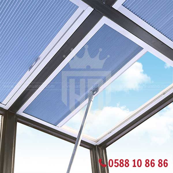 Rèm che mái kính tự động cho giếng trời biệt thự
