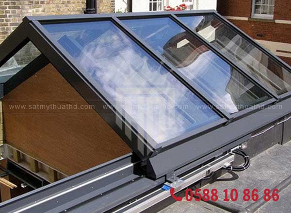 Rèm che mái kính tự động giếng trời hiện đại