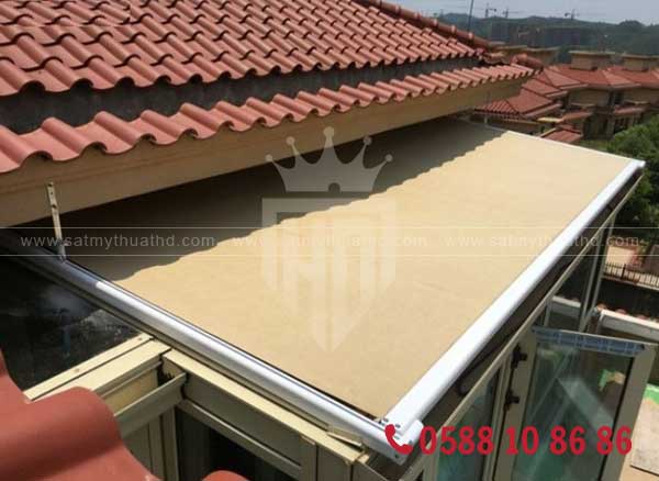 Rèm che nắng mái kính cửa trần thông minh