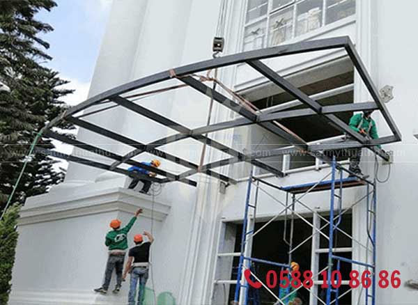 Đơn vị thi công mái kính đơn giản uy tín