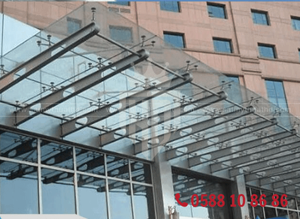 Mái kính sảnh tòa nhà văn phòng