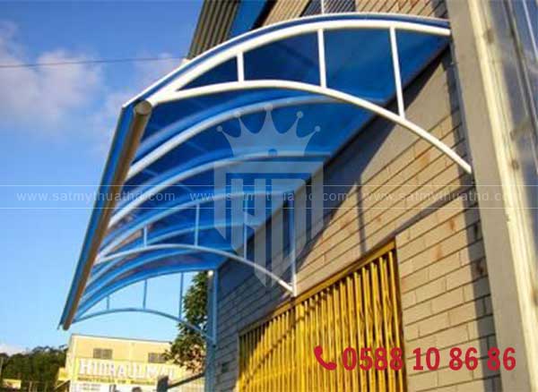 Mái kính che hiên nhà thiết kế tối giản

