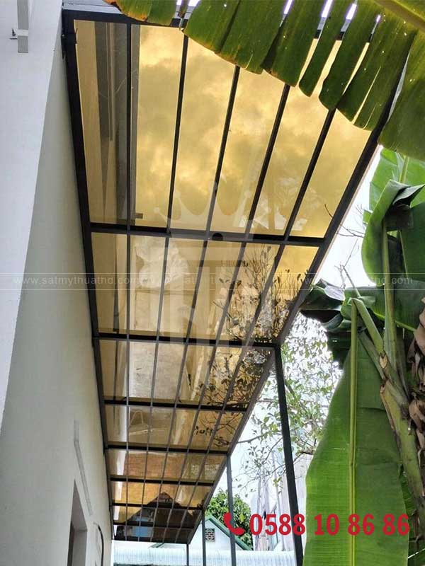 Mái che kính cường lực 10mm cho hiên nhà

