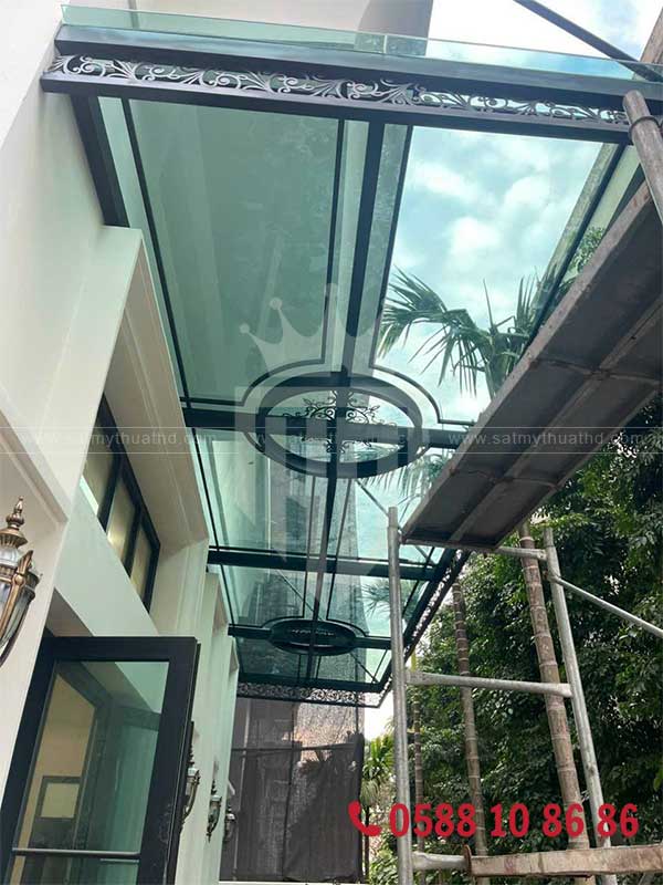 Mái che vòm kính màu trang trí độc đáo

