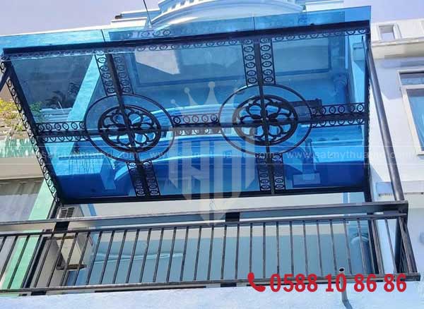 Mái kính vòm cong cho trung tâm thương mại

