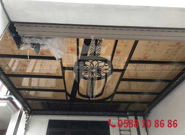 Mái vòm kính nghệ thuật kết hợp đèn chùm

