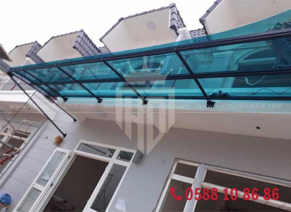 Mái kính lấy sáng tự nhiên cho giếng trời