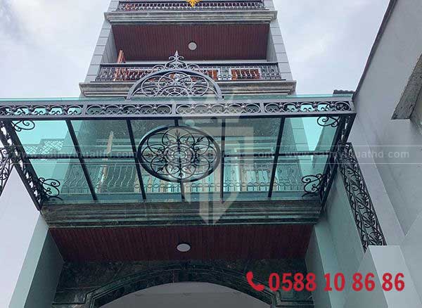 Mái kính sảnh nhà hàng khung sắt nghệ thuật

