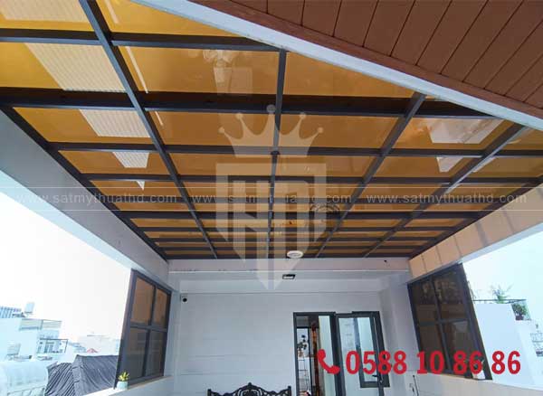 Mái che kính cường lực 10mm màu trà cho mái hiên

