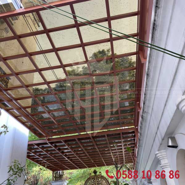 Mái kính màu trà thiết kế tối giản cho nhà phố

