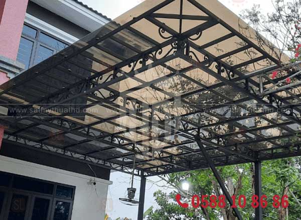 Mái sảnh kính màu trà đẳng cấp cho mặt tiền nhà phố

