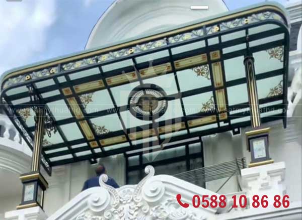 Mái kính sảnh cho nhà phố có gác lửng, tăng ánh sáng
