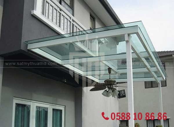 Mái kính sảnh kết hợp với vách kính cường lực bao quanh ,