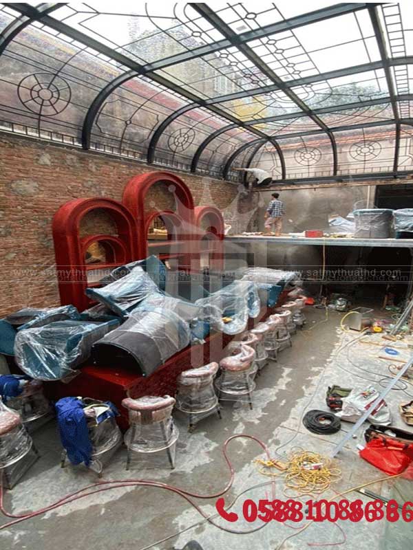 Mái vòm kính cường lực cho giếng trời nhà ống hiện đại.